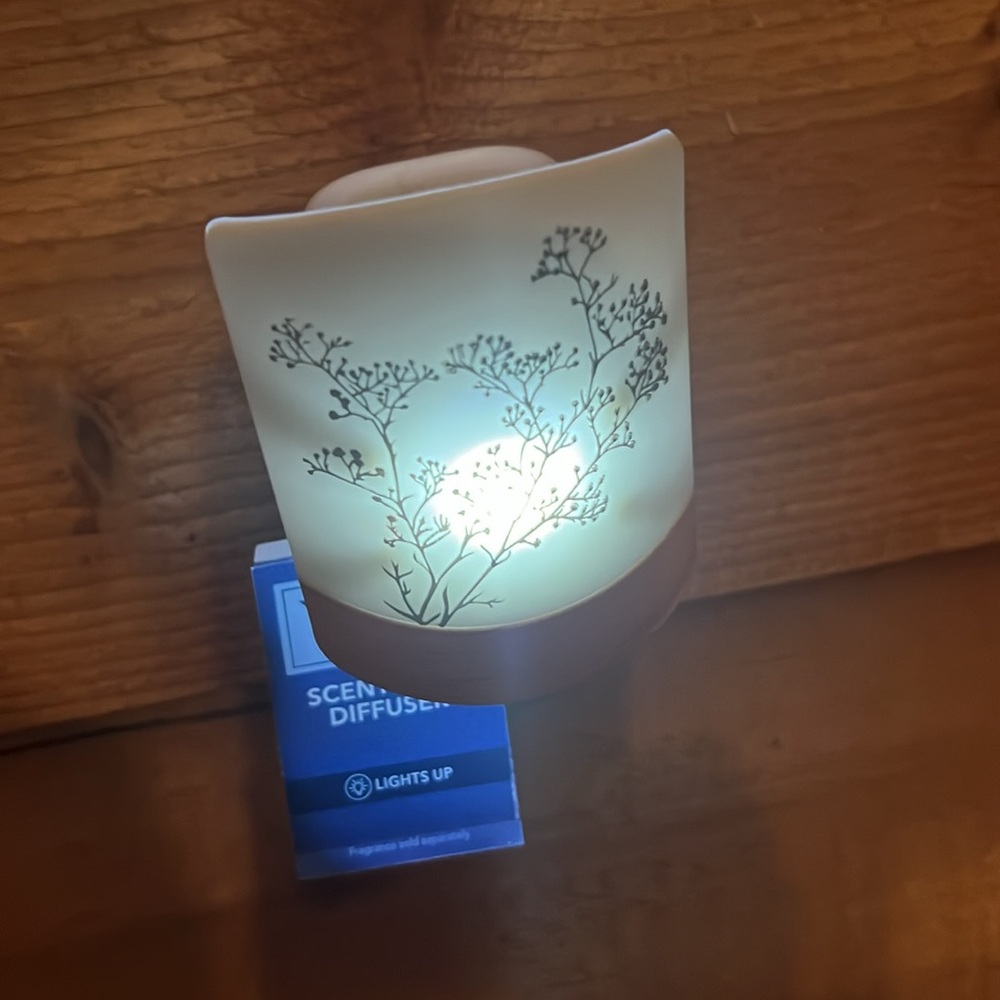 NWT Vera Bradley Yankee Candle Sunlit Garden Sage Scentplug Diffuser Pink Sands - Picture 9 of 10